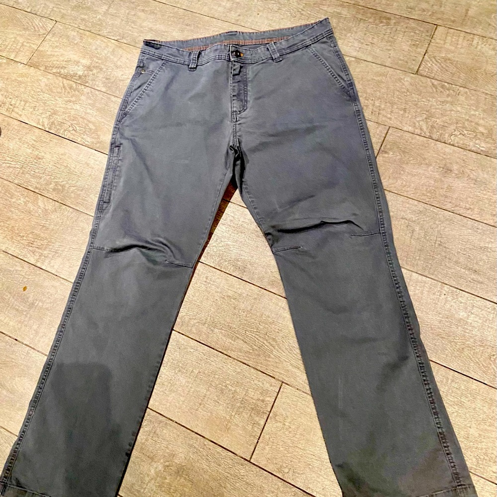 Waterproof casual cotton pants. Side zipper pocket 36/32.  Price drop